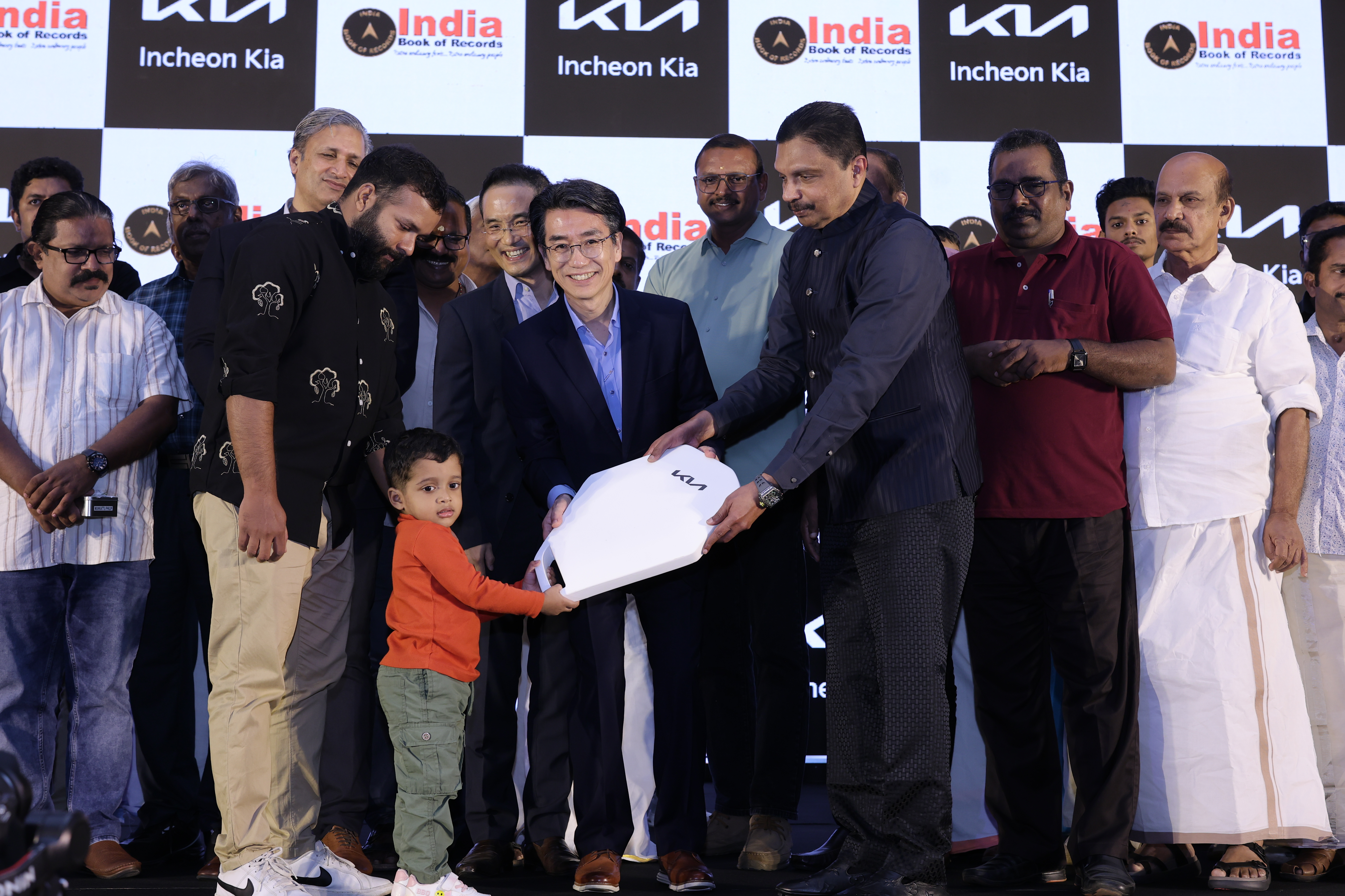 Incheon Kia Delivers 500 Cars Across Kerala on Chingam 1